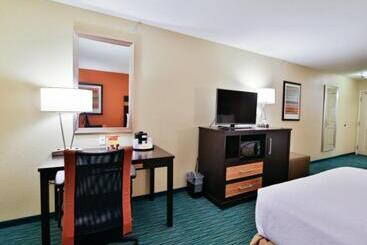هتل Holiday Inn Bismarck, An Ihg