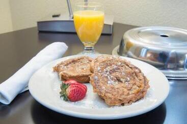 هتل Holiday Inn Bismarck, An Ihg