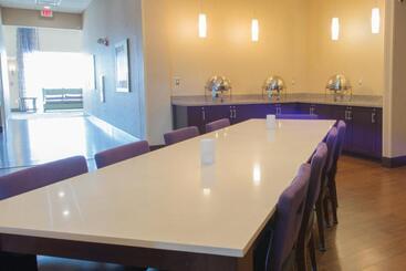 هتل Holiday Inn Bismarck, An Ihg