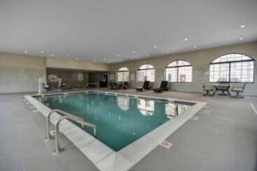 هتل Staybridge Suites Dearborn, An Ihg