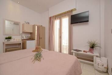 Panormos Hotel And Studios