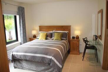 White Lodge B&b