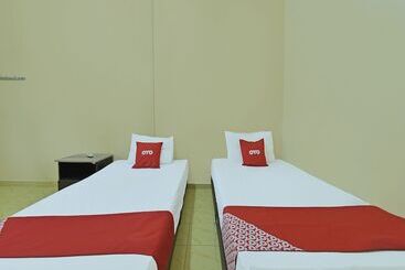 هتل Oyo 90702 Empire Inn 1