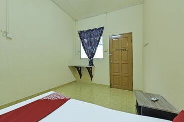 هتل Oyo 90702 Empire Inn 1