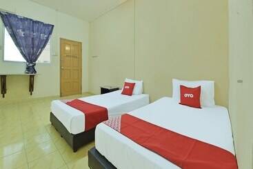 هتل Oyo 90702 Empire Inn 1