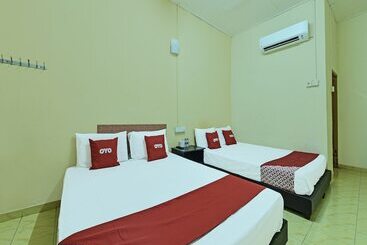 هتل Oyo 90702 Empire Inn 1