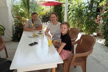هتل Thoddoo Garden Inn