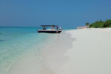 هتل Thoddoo Garden Inn