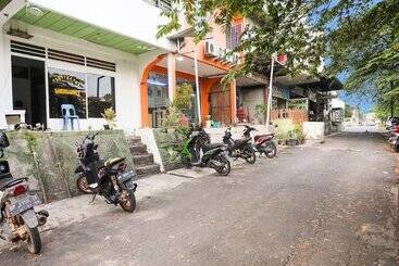 هتل Spot On 91968 Penginapan Saweri Gading