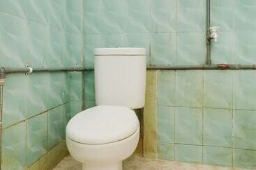 هتل Spot On 91968 Penginapan Saweri Gading