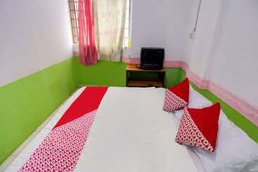 هتل Spot On 91968 Penginapan Saweri Gading