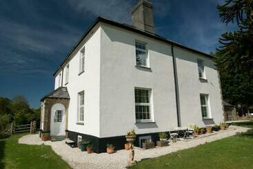 Poole Farm - Launceston