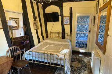 تختخواب و صبحانه The Bridge Street Historic Guest House
