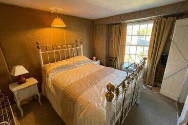 تختخواب و صبحانه The Bridge Street Historic Guest House