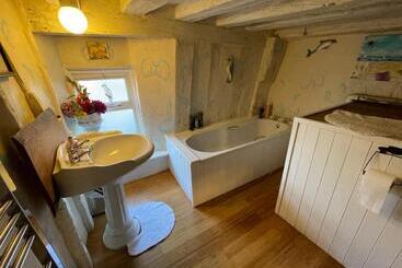 تختخواب و صبحانه The Bridge Street Historic Guest House