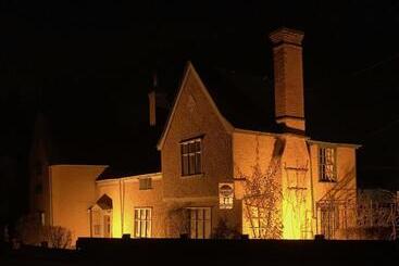 تختخواب و صبحانه The Bridge Street Historic Guest House