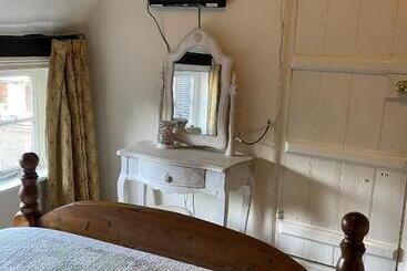 تختخواب و صبحانه The Bridge Street Historic Guest House