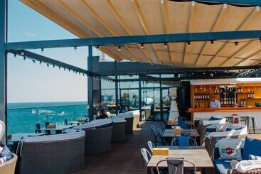 هتل M1 Club