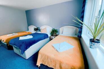 هتل Redwings Lodge Baldock