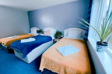 هتل Redwings Lodge Baldock