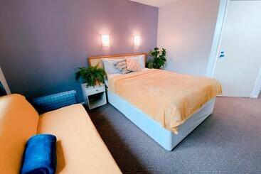 هتل Redwings Lodge Baldock