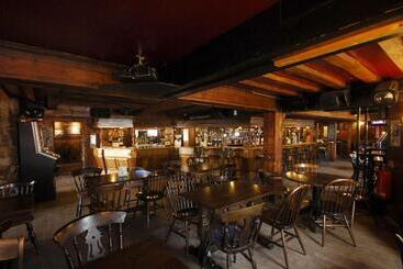 هتل The Longboat Inn