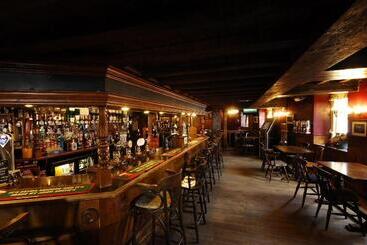 هتل The Longboat Inn