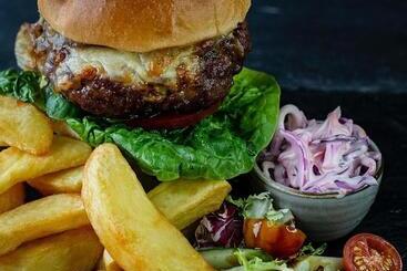 هتل The Okeover Arms
