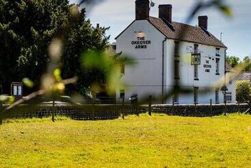 هتل The Okeover Arms