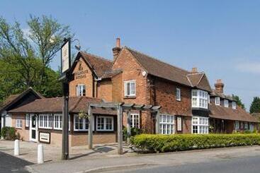 هتل The Percy Arms