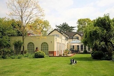 پانسیون Dunmow Guesthouse