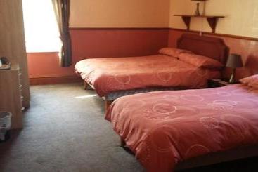 پانسیون The Lyndene Guest House