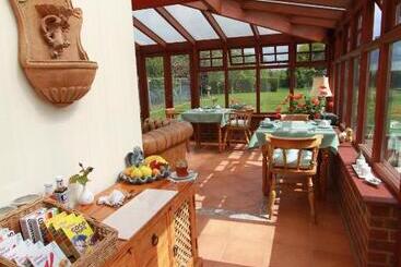 پانسیون Pointers Guest House