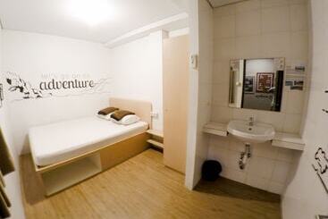 The Packer Lodge   Hostel