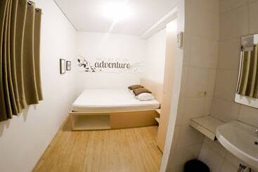 The Packer Lodge   Hostel