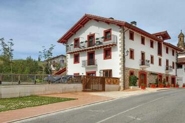 Apartamentos Turísticos Rurales Iturburuarena - Iraizotz