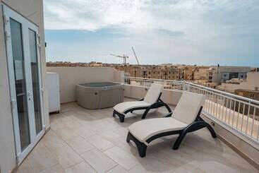 The Willows Penthouses With Jacuzzi - Victoria - Isla de Gozo