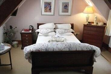 تختخواب و صبحانه Little Red Rooster Rest And Spa