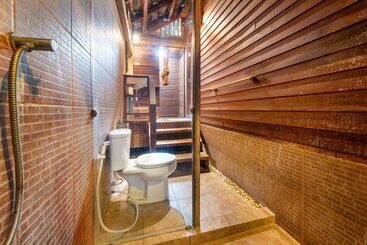 تختخواب و صبحانه Mac Garden Resort