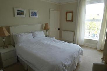 تختخواب و صبحانه Rockwood House