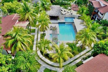 Boca Olas Resort Villas