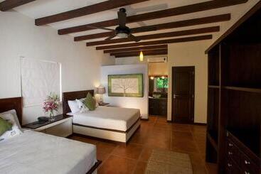 Boca Olas Resort Villas