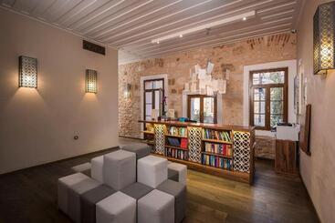 هتل Ambassadors Residence Boutique
