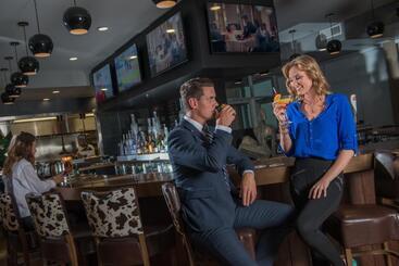 Applause Hotel Calgary Airport By Clique