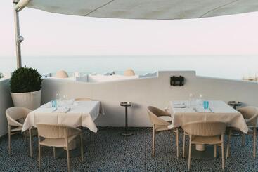 هتل Baia Delphis Resort