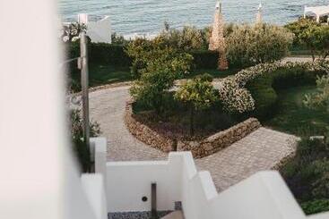 هتل Baia Delphis Resort
