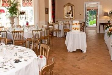 هتل Enterkine Country House Resort