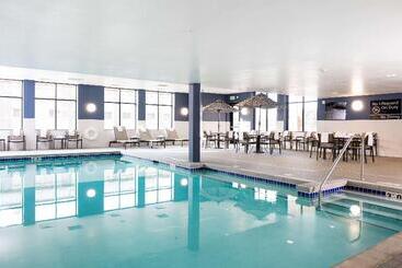 هتل Hampton Inn & Suites La Crosse Downtown