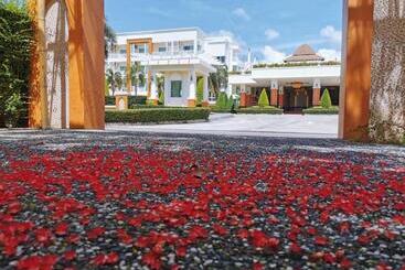 هتل Krabi Front Bay Resort