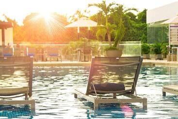 هتل Mercure Santa Marta Emile